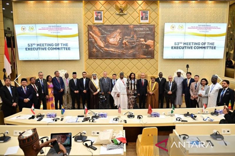 PERKUAT KERJA SAMA: Pelaksanaan Konferensi Ke-19 Parliamentary Union of the OIC (PUIC) di Gedung DPR RI, Jakarta, Senin (12/5).