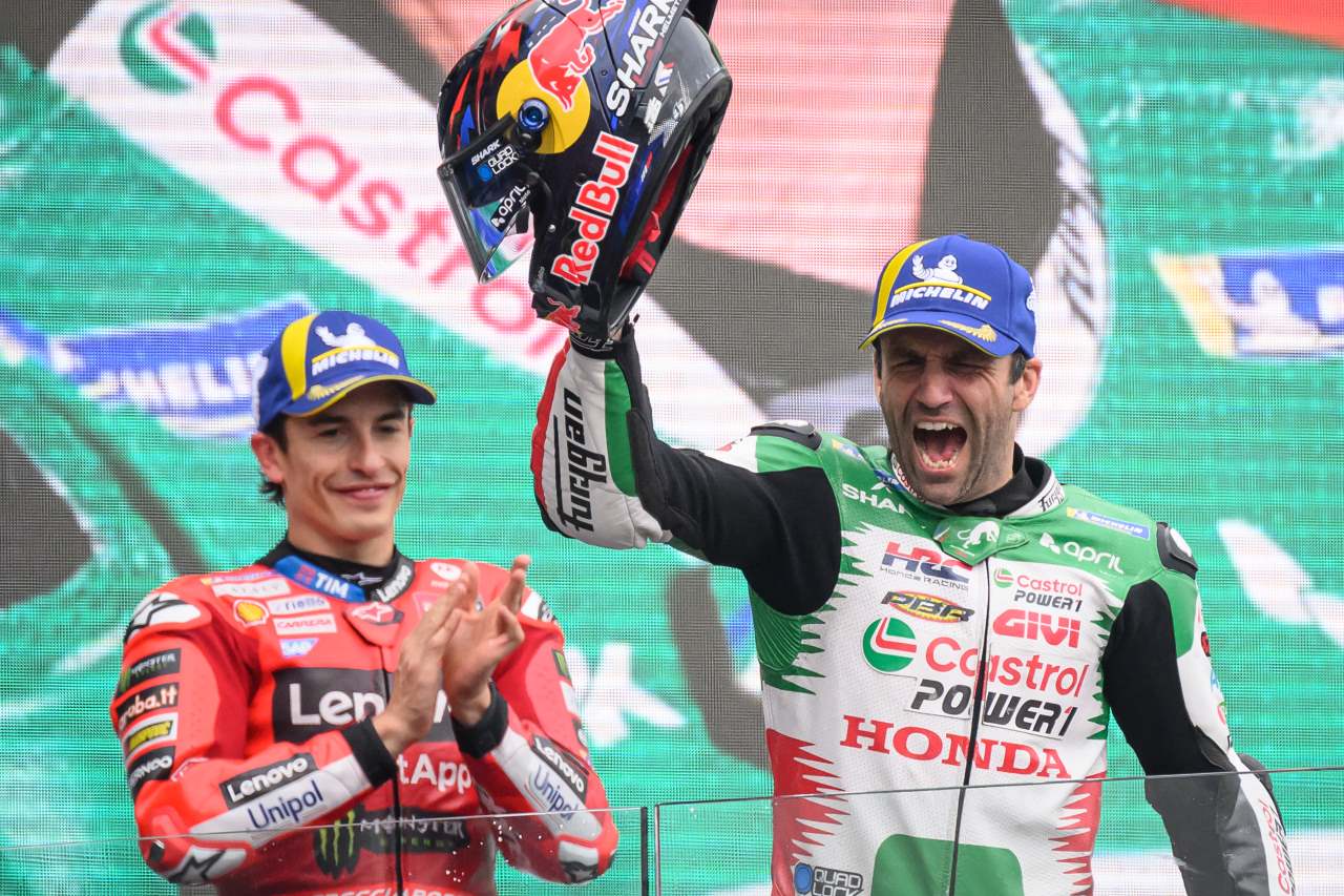 Selebrasi Johann Zarco saat menjuarai MotoGP Prancis di sirkuit Sirkuit Bugatti, Le Mans, baru-baru tadi.