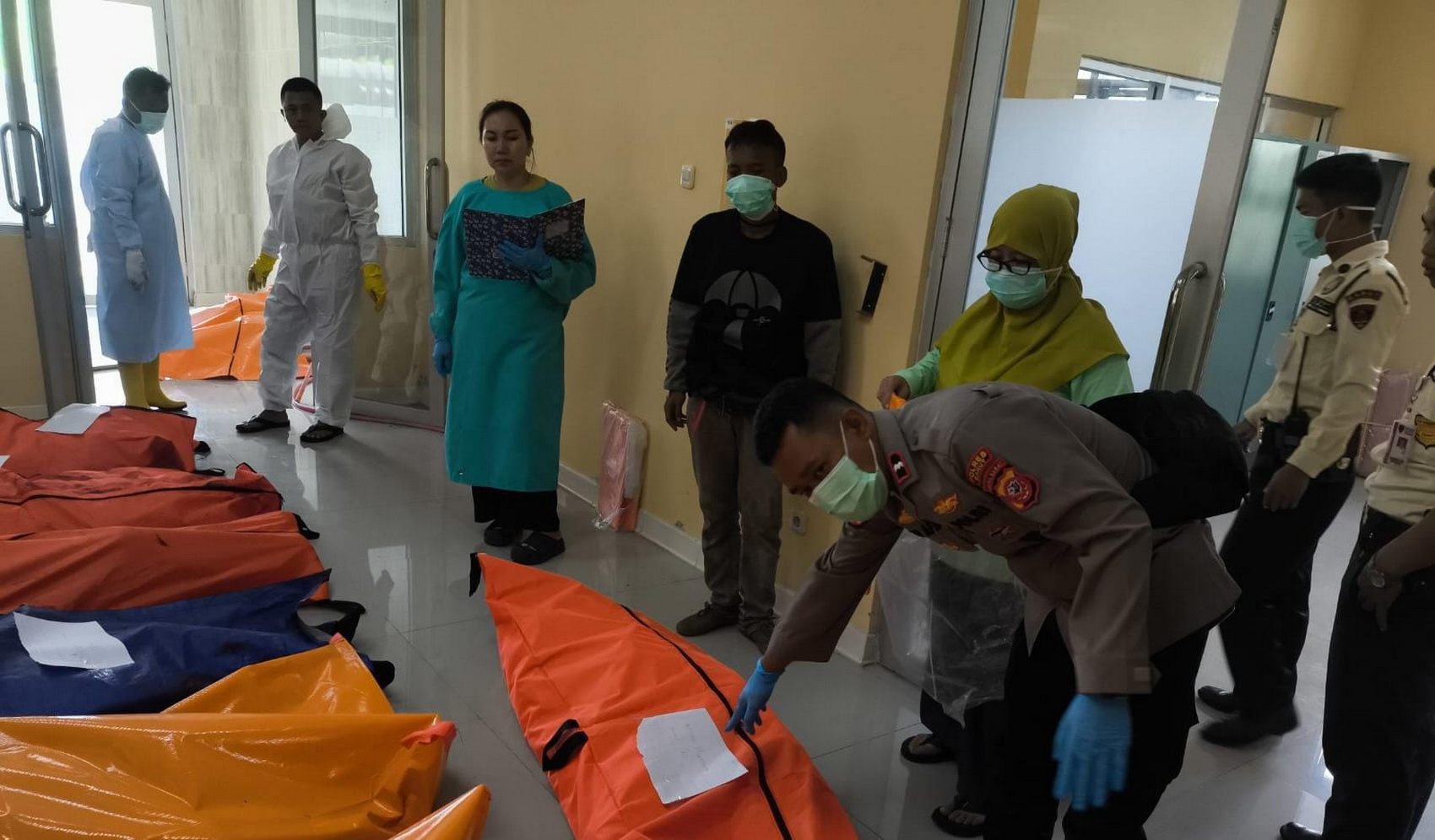 AKAN DIDALAMI: Korban ledakan amunisi kadaluarsa di RSUD Pameungpeuk Garut yang terjadi pada Senin (12/5), di Desa Sagara, Kecamatan Cibalong.