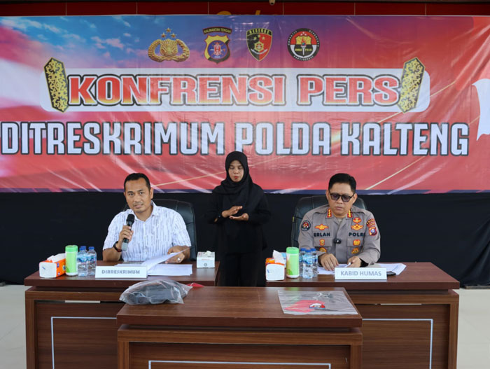 GELAR PERKARA: Kabid Humas Polda Kalimantan Tengah (Kalteng) Kombes Pol Erlan Munaji (sebelah kanan) ketika memimpin gelar perkara pengungkapan  kasus kejahatan. IST/RADAR PALANGKA.