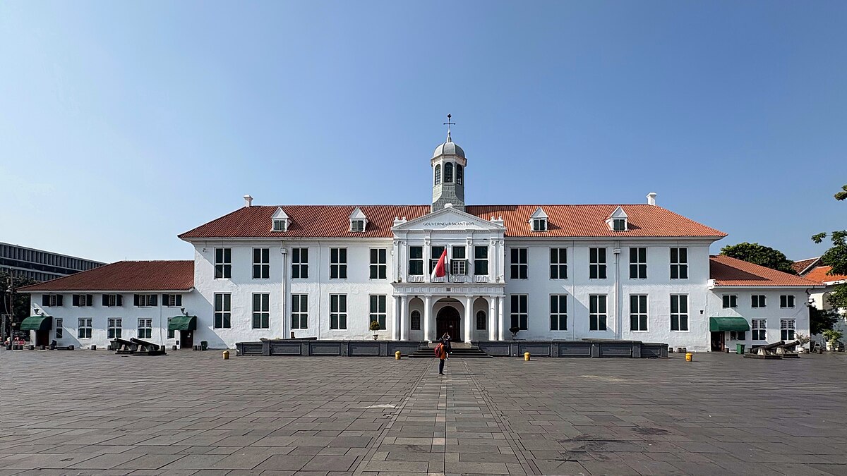 Gedung Museum Fatahillah di Jakarta, yang merupakan salah satu peninggalan penjajahan Belanda di Indonesia.