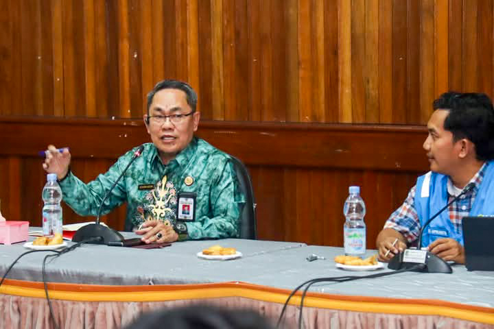 Rapat antara pihak Pemkab Seruyan dan PT PLN, membahas rencana pembangunan infrastruktur listrik, baru-baru tadi.