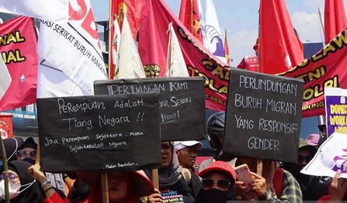Ilustrasi - Pengunjuk rasa dari berbagai elemen buruh membawa spanduk dan poster saat berunjuk rasa memperingati Hari Buruh Internasional di Tugu Adipura, Bandar Lampung, Lampung. ANTARA FOTO/Ardians