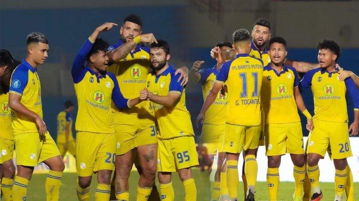 Pemain Barito Putra saat melakoni salah satu laga di Liga 1 Indonesia 2024/2025.