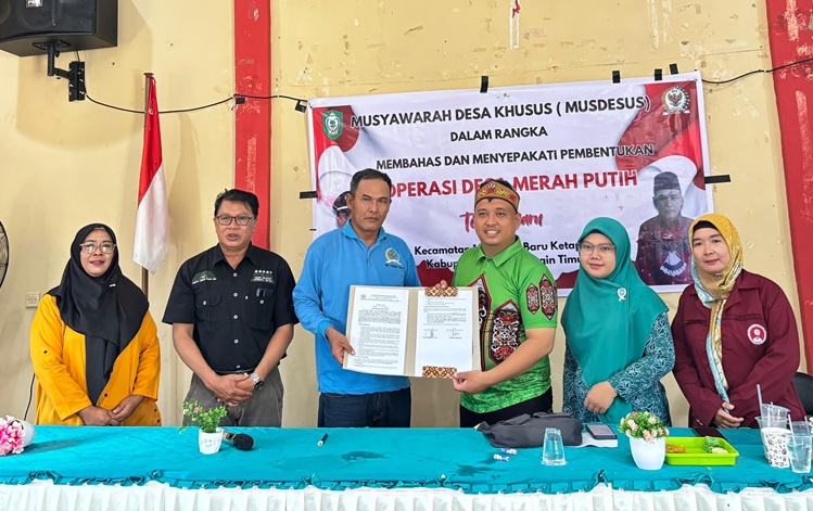 PEMBENTUKAN: Pelaksanaan musyawarah desa sekaligus pembentukan Koperasi Merah Putih di Desa Telaga Baru Kecamatan MB Ketapang, Sabtu (24/5).KADES TELAGA BARU UNTUK RADAR SAMPIT