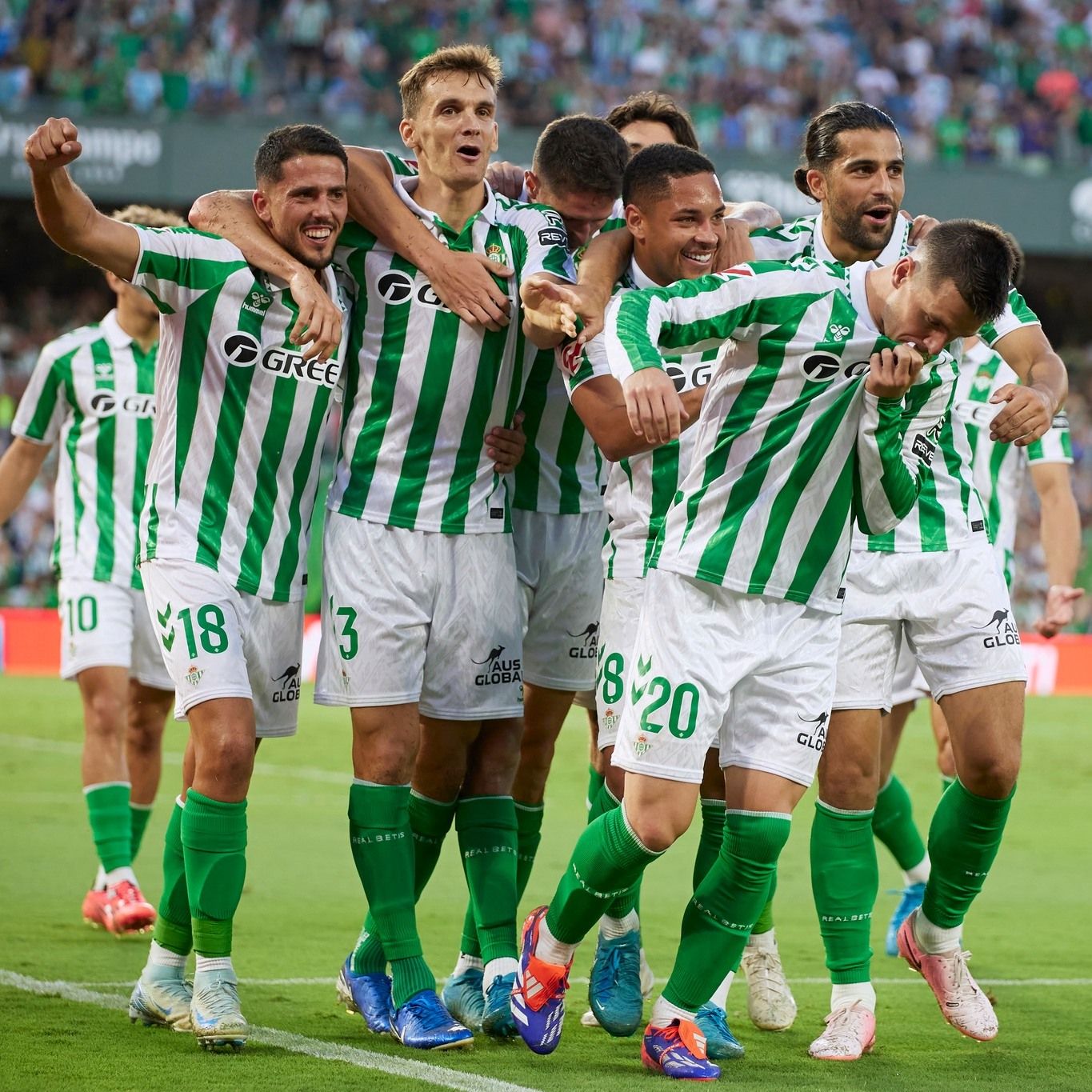 Pemain Real Betis, yang sukses menembus final Conference League, dan akan menghadapi salah satu tim raksasa Inggris, Chelsea di Polandia, Kamis (29/5).