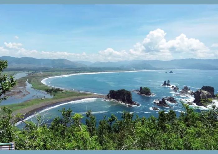 Kawasan Wisata Teluk Love Jember (Foto : pinterest.com)