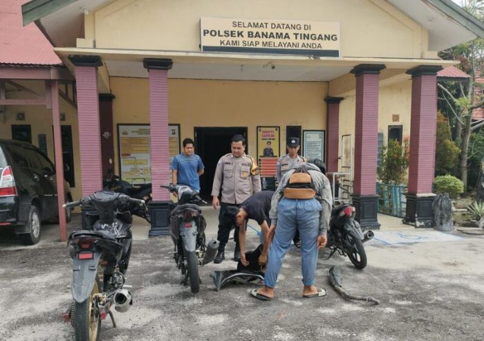 TINDAK TEGAS : Polsek Banama Tinggang, Pulang Pisau ketika meminta pengendara mengganti knalpot yang tidak sesuai spesifikasi. Humas Polres Pulpis/Radar Sampit.