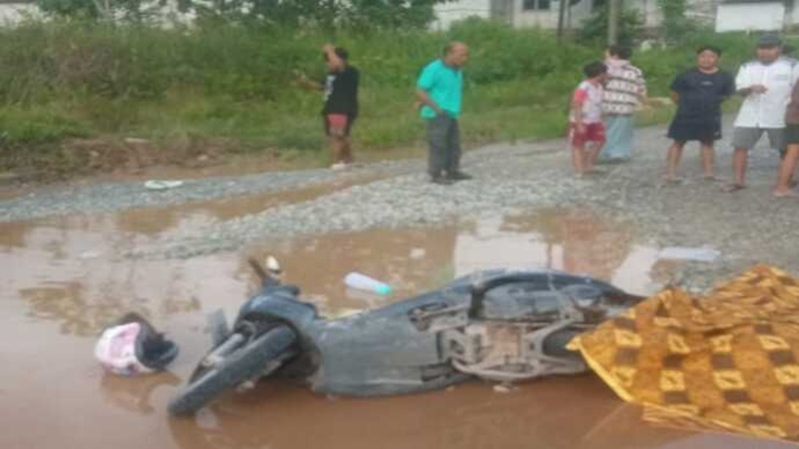 TEWAS: ibu dan bayi korban kecelakaan di jalan trans kalimantan km 18 Katingan tewas ditempat dalam insiden kecelakaan, Senin (9/6/2025) (istimew/prokalteng)