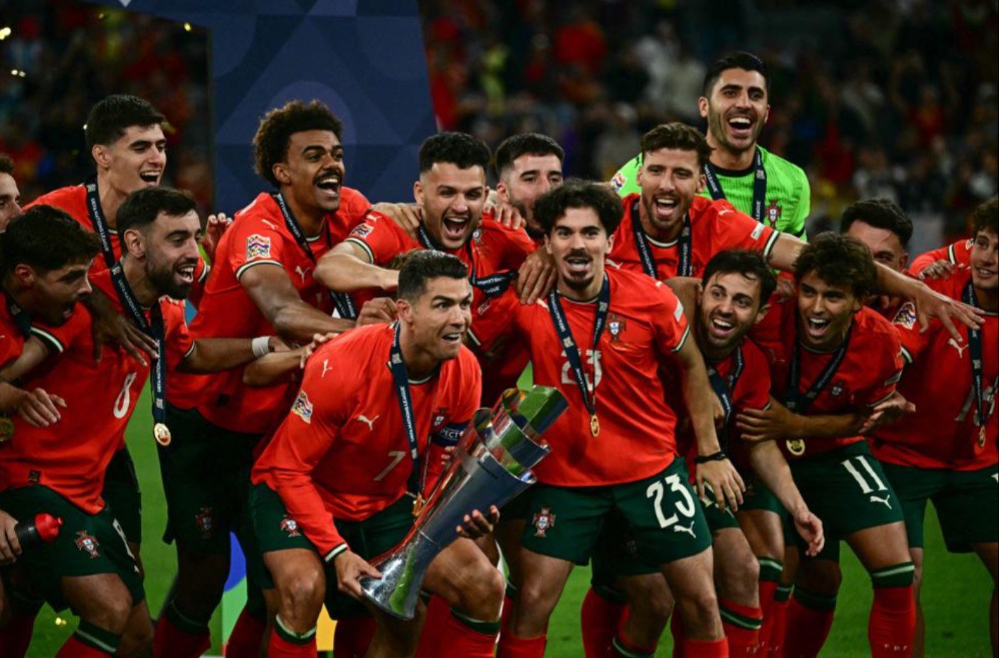 Pemain timnas Portugal saat menjuarai UEFA Nations League 2025, setelah mengalahkan Spanyol di final