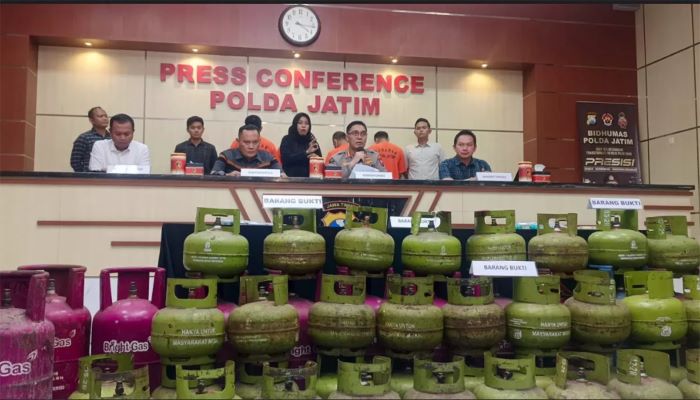 Konferensi pers pengungkapan kasus penyalahgunaan gas LPG bersubsidi. (Juliana Christy / JawaPos.com)