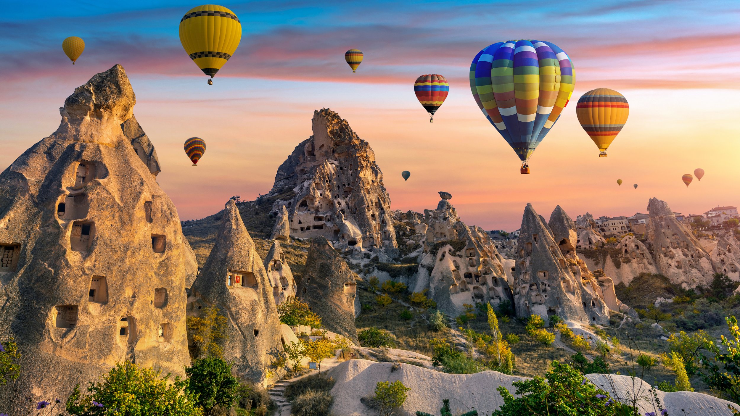 Berwisata dengan menaiki balon udara yang populer di Turki