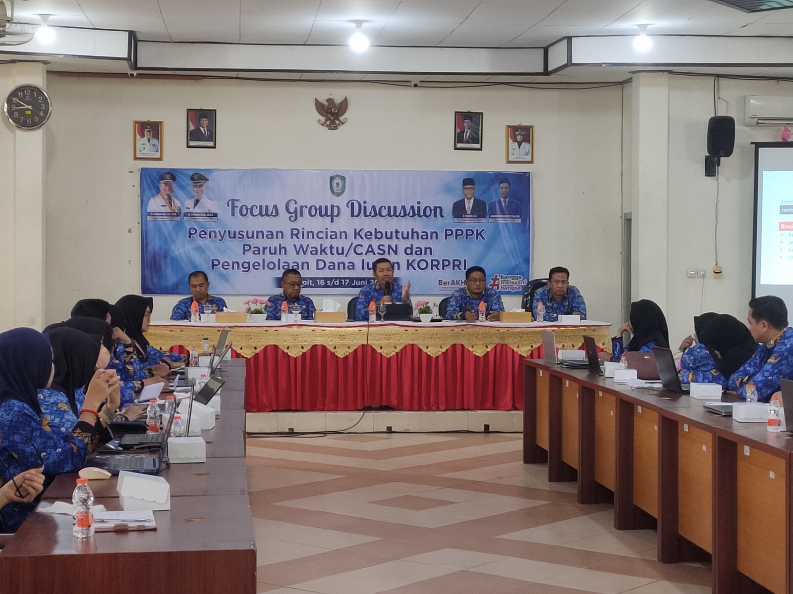 Focus Grup Discussion (FGD) penyusunan rincian kebutuhan PPPK Paruh Waktu/CASN di Balai Diklat BKPSDM Kotim, Selasa (17/6).