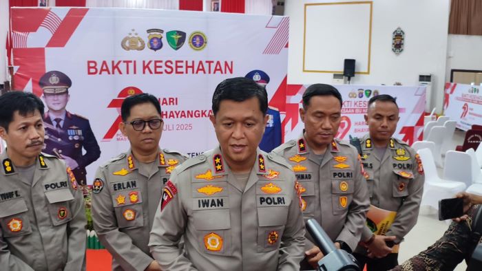 TEGAS : Kapolda Kalteng Iwan Kurniawan didampingi Kabid Humas Kombes Pol Erlan Munaji memastikan jajarannya terus mengoptimalkan kegiatan patroli dalam rangka menjaga Kamtibmas. DODI/RADAR PALANGKA