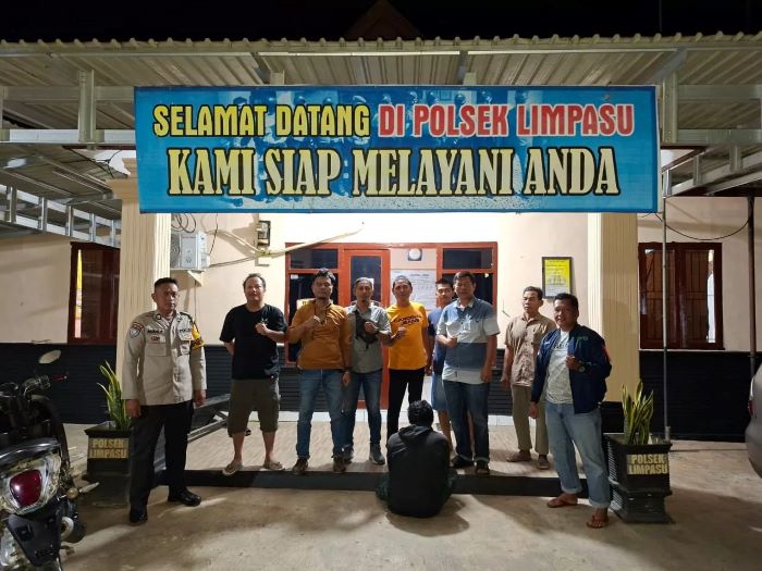 DITANGKAP: Pelaku curanmor kini telah ditangkap dan dibawa ke Polres Banjar. (Foto: Kapolsek untuk Radar Banjarmasin)