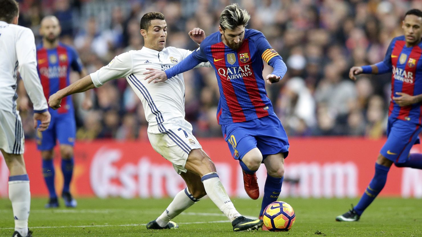 RIVAL: Leonel Messi dan Cristiano Ronaldo saat keduanya masih bermain di La Liga