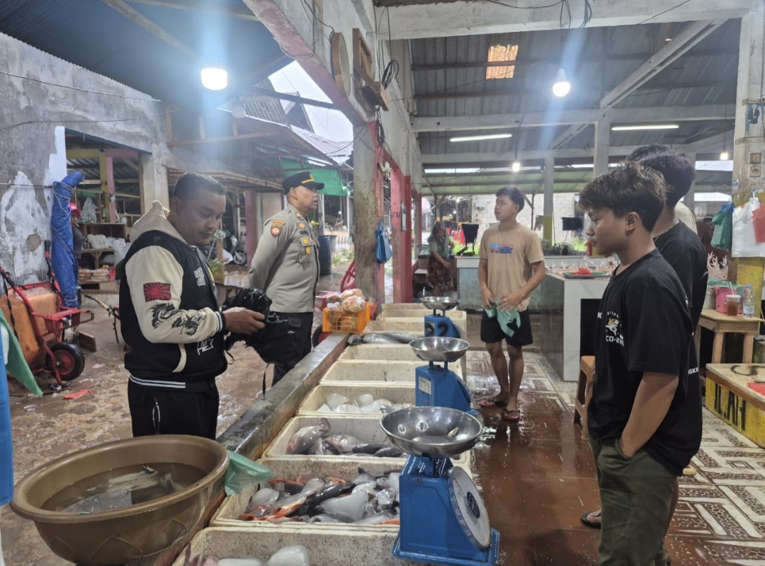 Kapolsek Pangkalan Banteng Iptu Agung Sugiarto saat sosialisasi kewaspadaan beredarnya uang palsu