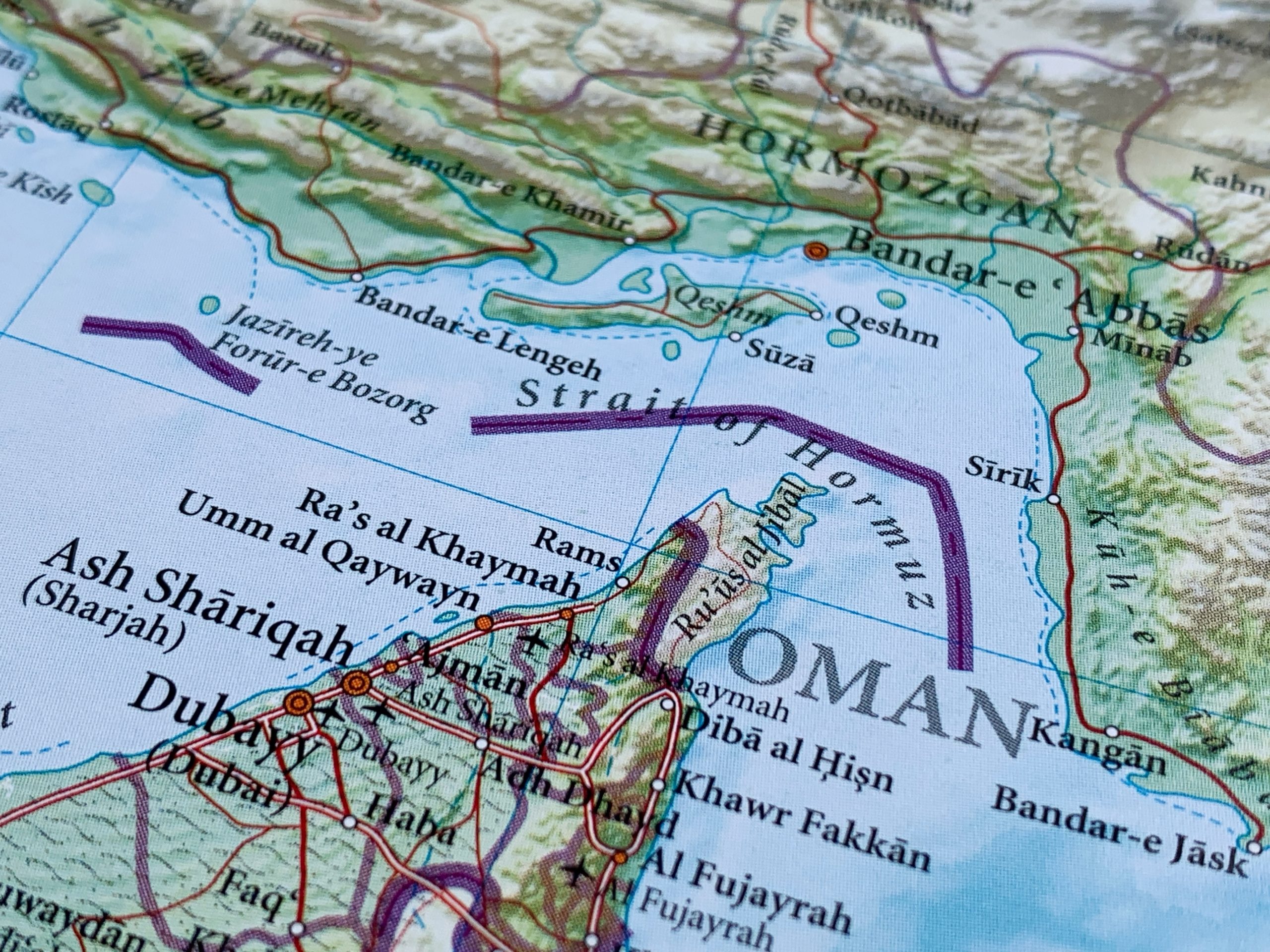 Strait of Hormuz atau Selat Hormuz, jalur perdagangan minyak yang masuk wilayah Iran.