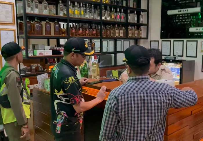 SIDAK: Badan Pengelola Pajak dan Retribusi Daerah (BPPRD) Kota Palangka Raya saat sidak ke sejumlah THM dan kafe.