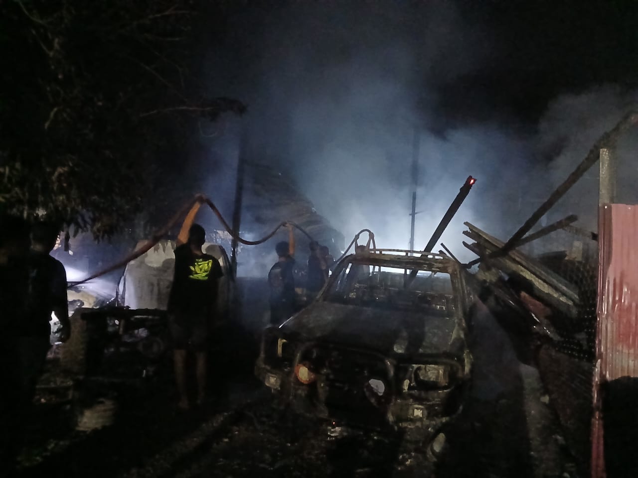 Kebakaran hebat melanda sebuah bengkel milik Nanang, warga  RT 07 RW 02, Desa Natai Kerbau, Kecamatan Pangkalan Banteng, Kabupaten Kotawaringin Barat, Selasa (24/6) malam.