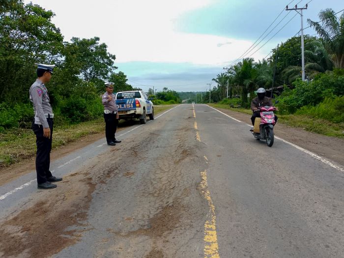 PATROLI: Satlantas Polres Seruyan patroli di jalan yang rawan terjadi kecelakaan lalu lintas, Jumat (27/6/2025). FOTO: SATLANTAS SERUYAN/RADAR SAMPIT