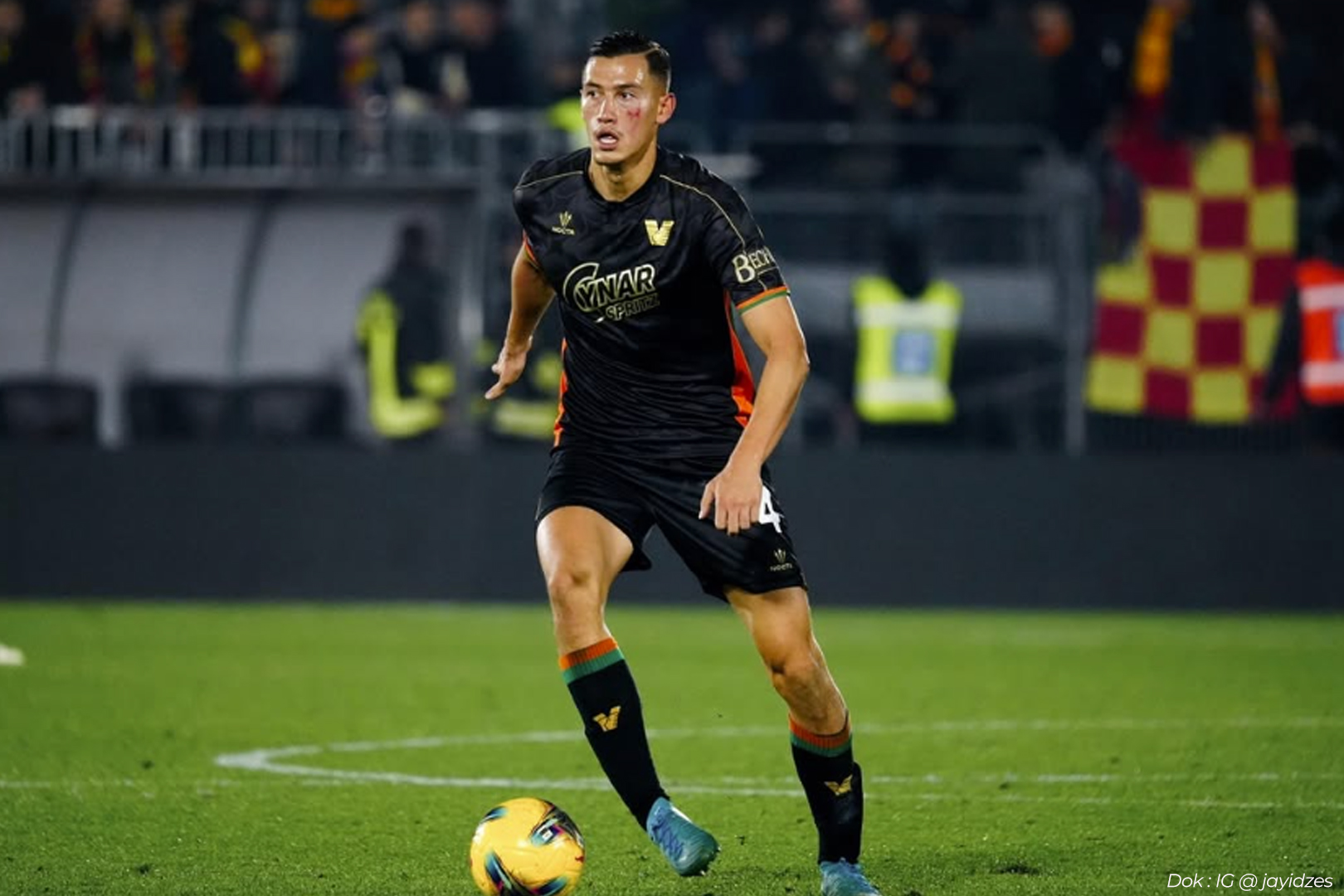 Kapten timnas Indonesia, Jay Idzes saat bermain di Serie A Italia.
