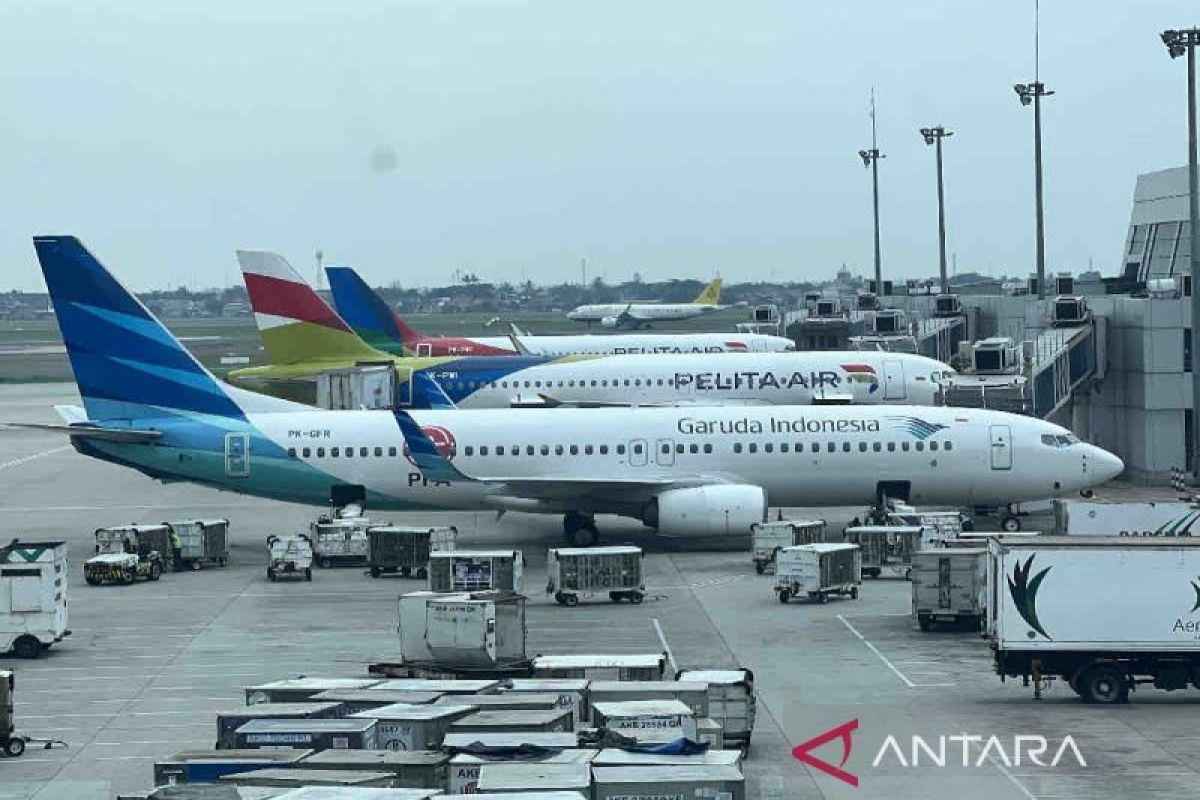 Sejumlah pesawat parkir  di Bandara Soekarno-Hatta
