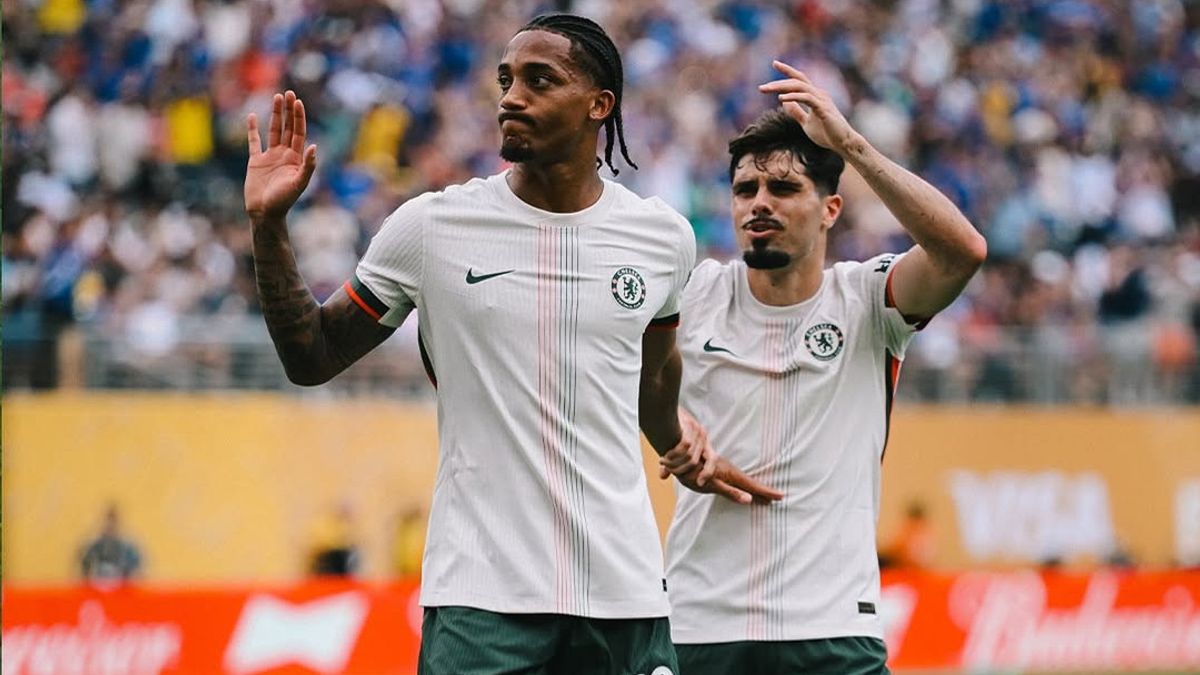 Pemain Chelsea asal Brasil, Joao Pedro menolak selebrasi usai mencetak ke gawang Fluminense, di semifinal Piala Dunia Antarklub 2025, Rabu dini hari (9/7).