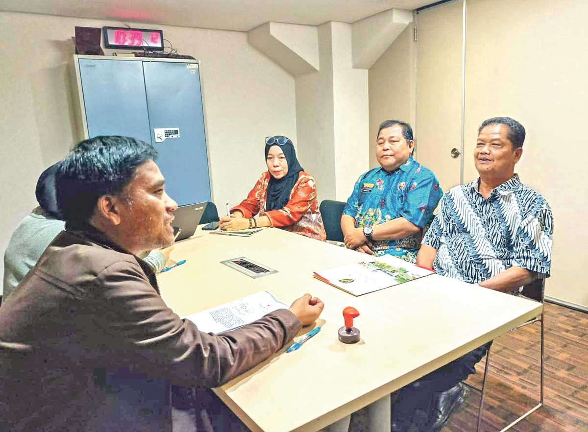 AUDIENSI: Sekda Seruyan Djainuddin Noor saat audiensi dengan KPK, Kamis (10/7).