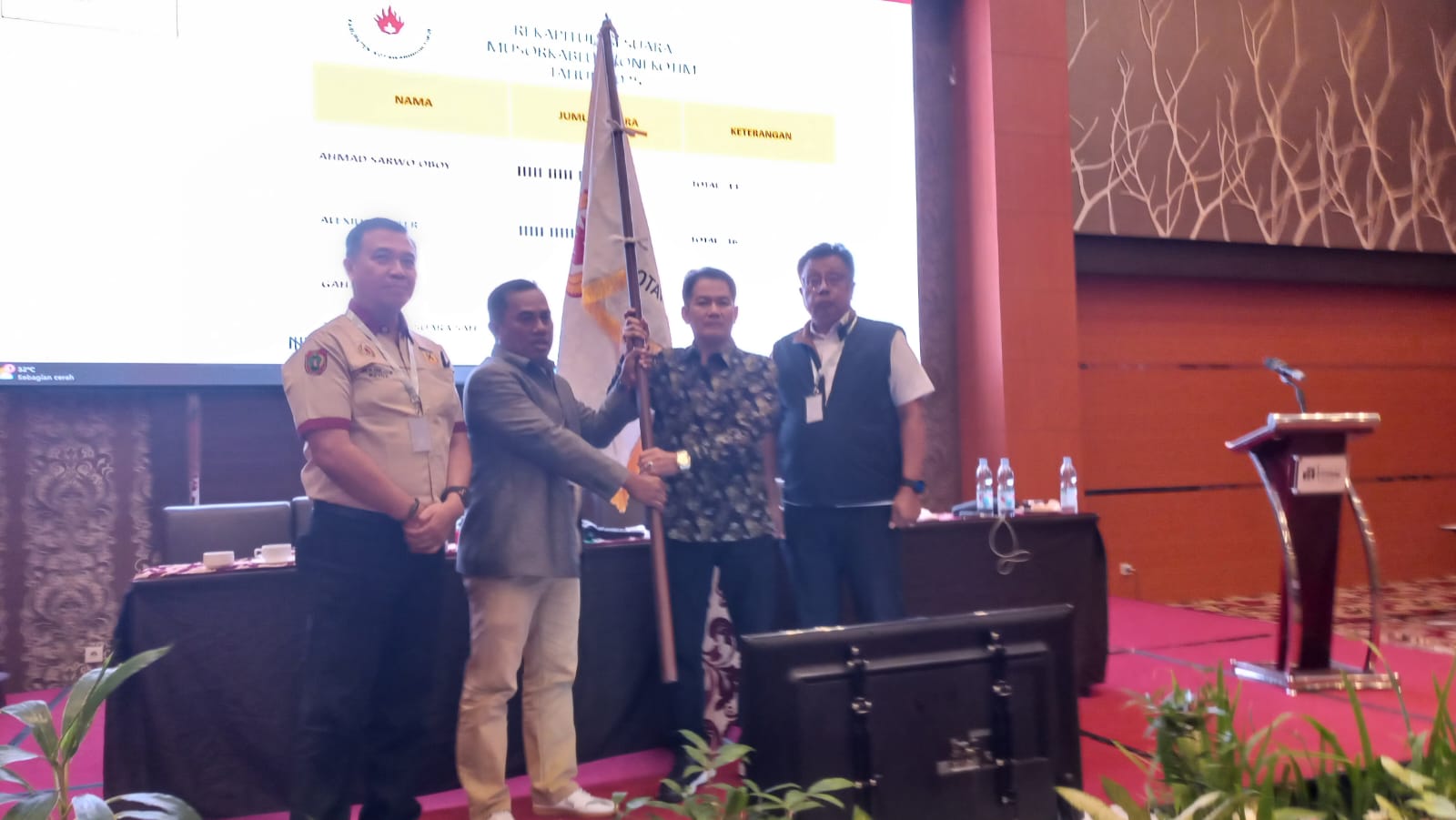 TERPILIH: Hasil Musorkablub memastikan Alexius Esliter terpilih sebagai Ketua KONI Kotim yang baru, Sabtu (12/7/2025).&nbsp;YUNI/RADAR SAMPIT