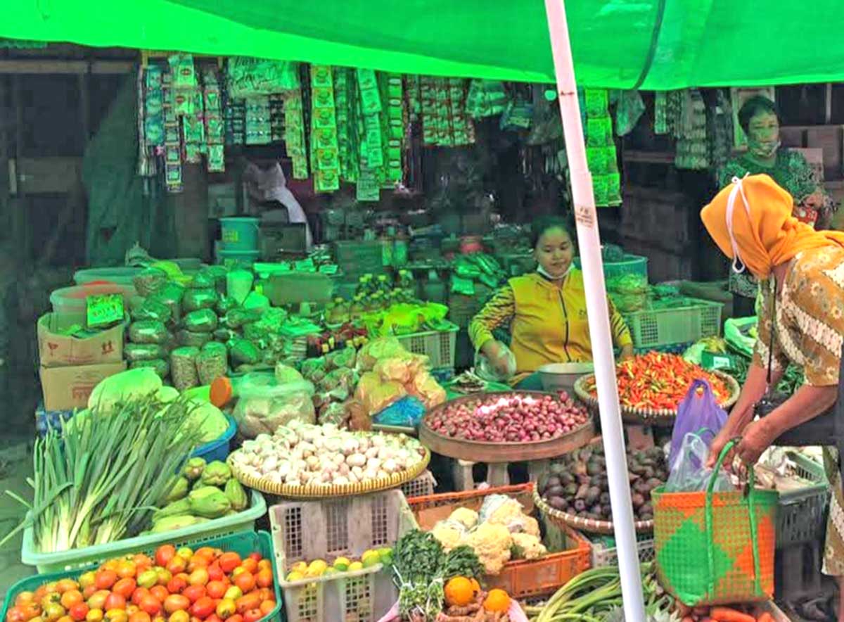 KABAR PASAR : Aktivitas jual beli di Pasar Indra Sari, Kelurahan Baru, Kecamatan Arsel, Kabupaten Kotawaringin Barat (Kobar), belum lama ini. FOTO: DOKUMEN/RADAR SAMPIT