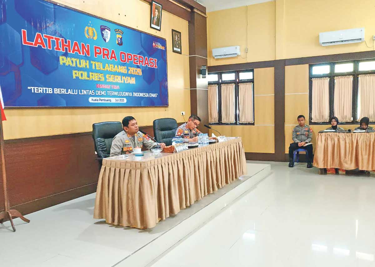 PERSIAPAN: Kapolres Seruyan, AKBP Han&rsquo;s Itta P bersama Wakapolres Kompol Hendry pimpin latihan pra Operasi Patuh Telabang 2025, Sabtu (12/7). (POLRES SERUYAN/RADAR SAMPIT)