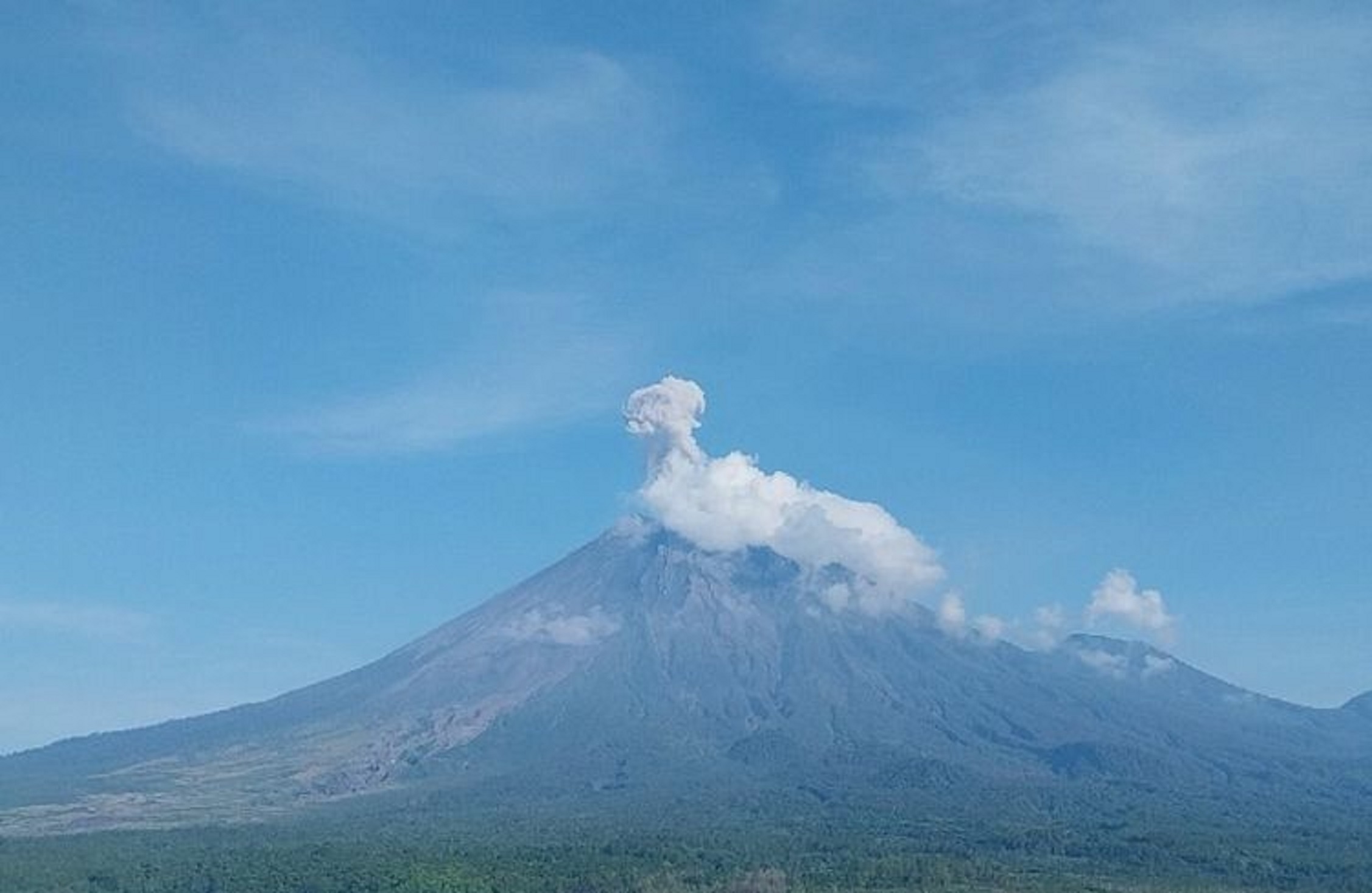 Erupsi Gunung Semeru, Rabu (16/7).