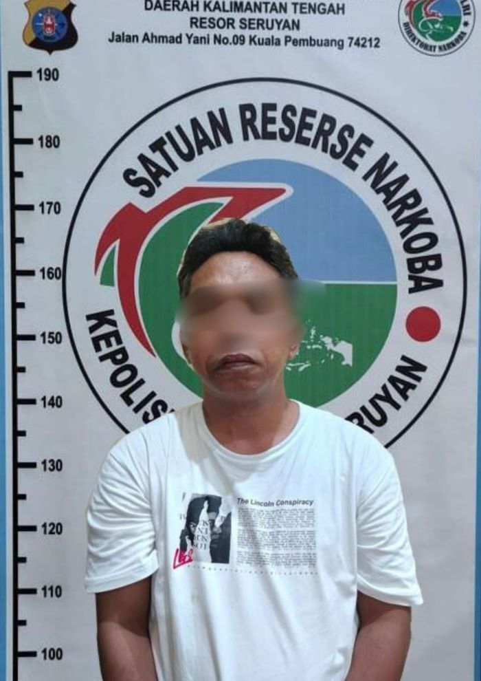 NARKOBA : Halis (49) ditangkap polisi karena terlibat peredaraan narkoba atau sabu-sabu di daerah perdesaan. //FOTO: POLRES SERUYAN/RADAR SAMPIT