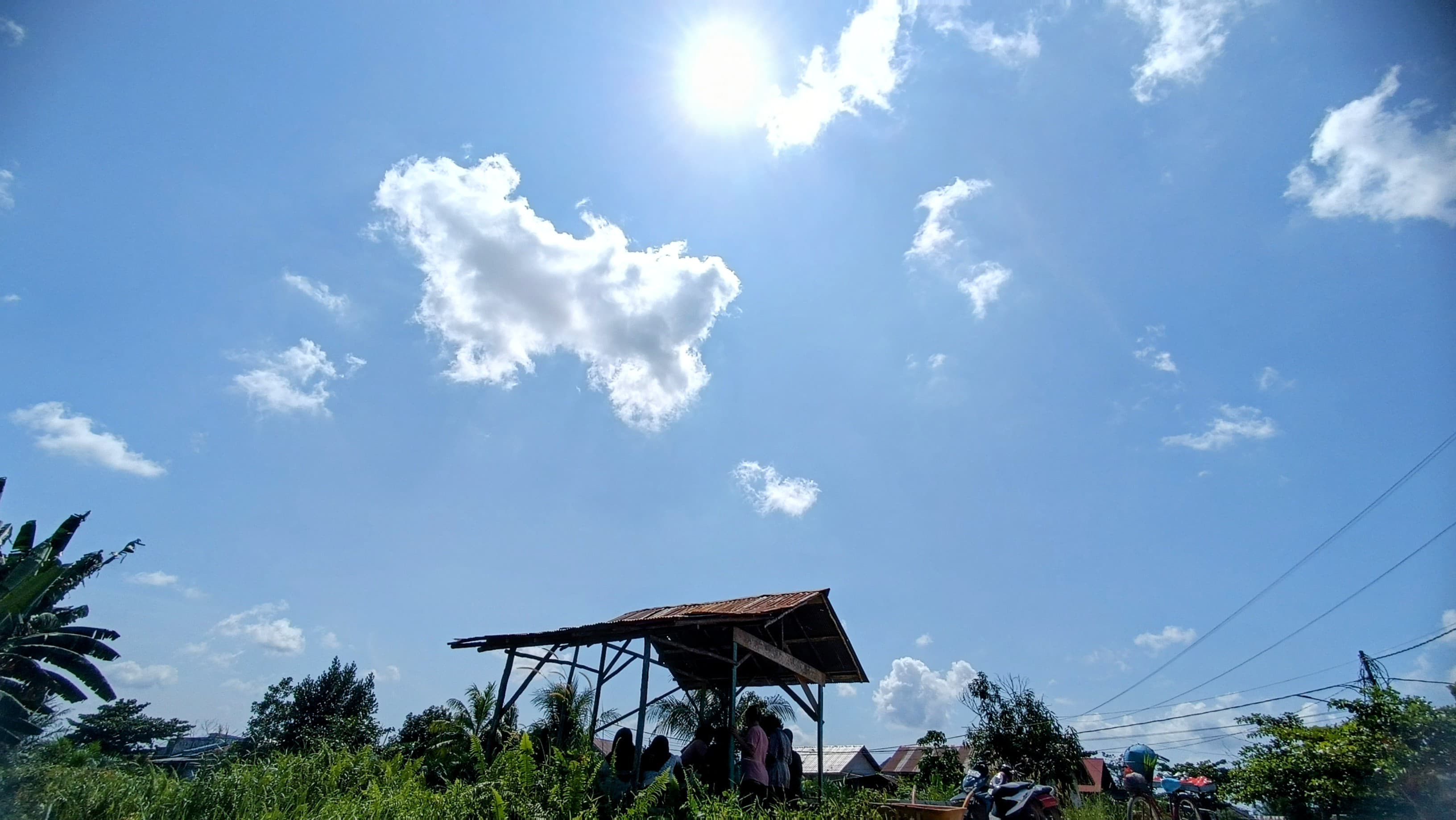 Terik matahari di langit Kabupaten Kotawaringin Timur, Ahad (20/7/2025). (Usay Nor Rahmad untuk Radar Sampit)