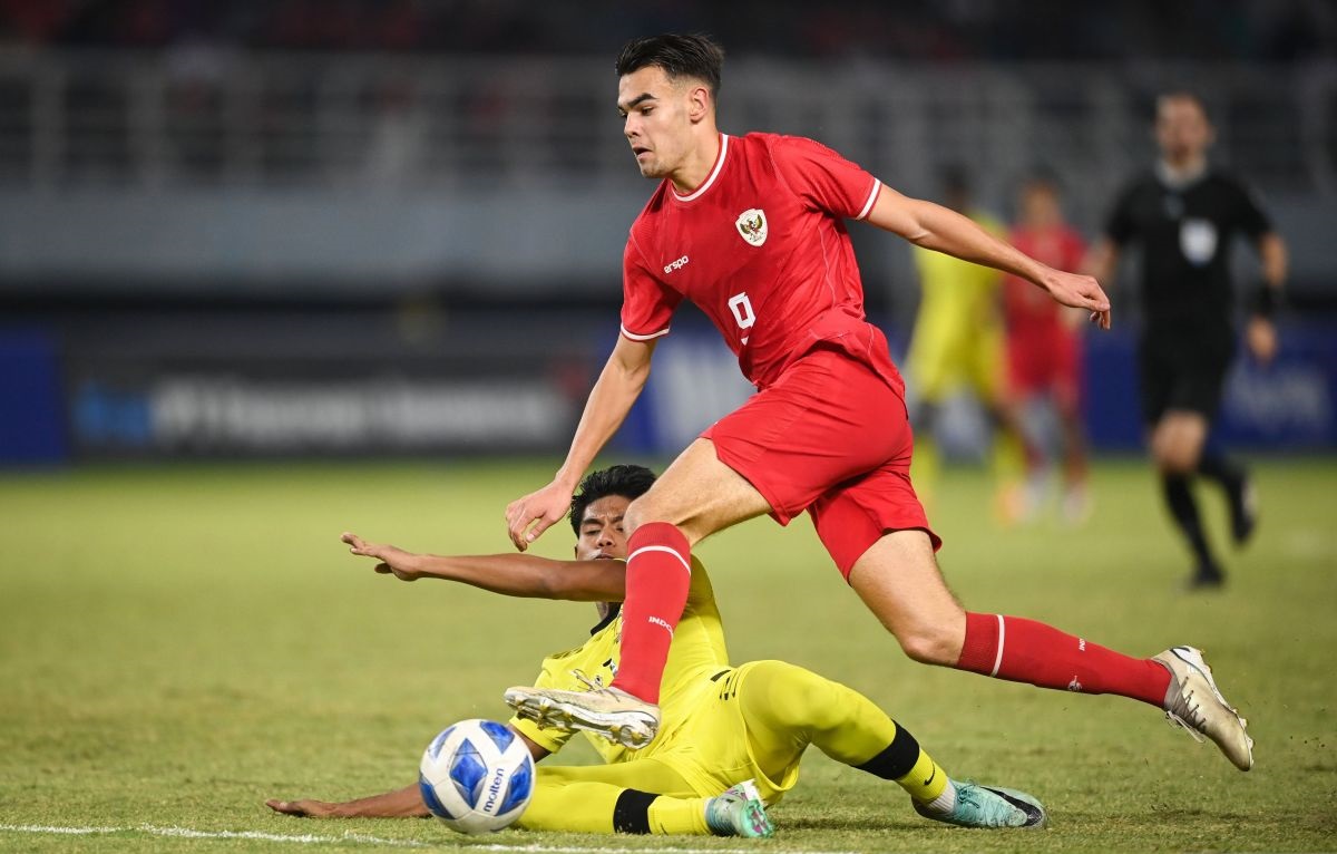 Striker timnas Indonesia U23 Jens Raven yang bakal jadi andalan Garuda Muda di lini depan dalam laga semifinal Piala AFF U23/2025.