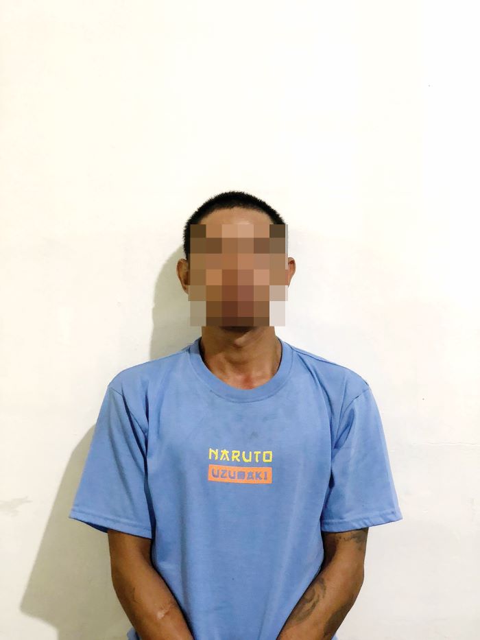 TANGKAP: Pelaku penganiayaan berat (anirat) inisial I diamankan di Mapolsek Ketapang, Sampit. //FOTO: POLSEK KETAPANG/RADAR SAMPIT