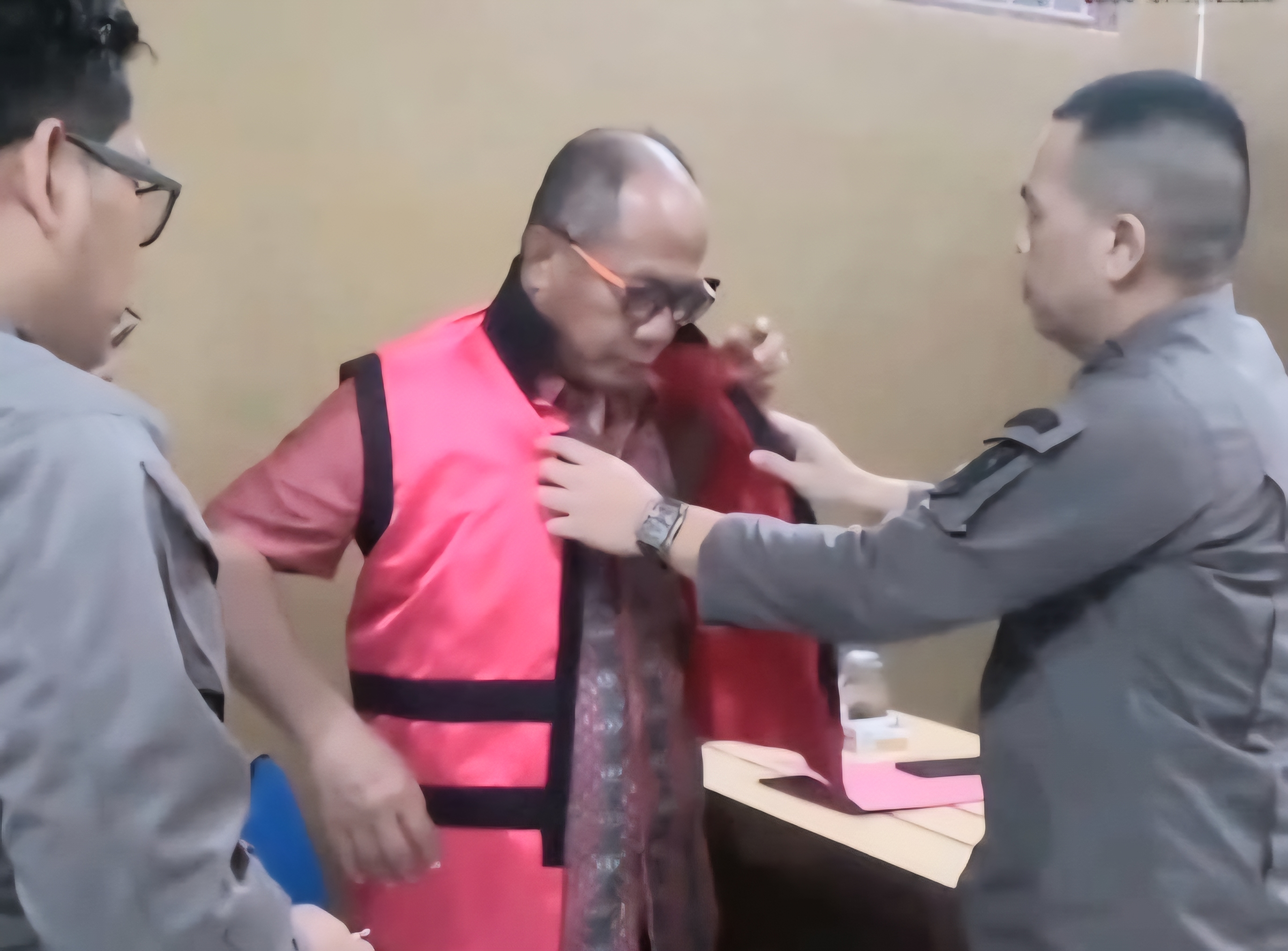 Kejaksaan negeri Lamandau menahan satu orang rekanan, H Suran (60), warga Kumai, Kotawaringin Barat, Kalimantan Tengah