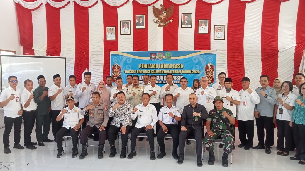 Forkopimda Sukamara bersama tim penilai lomba desa saat penilaian di Desa Sungai Pasir belum lama tadi.