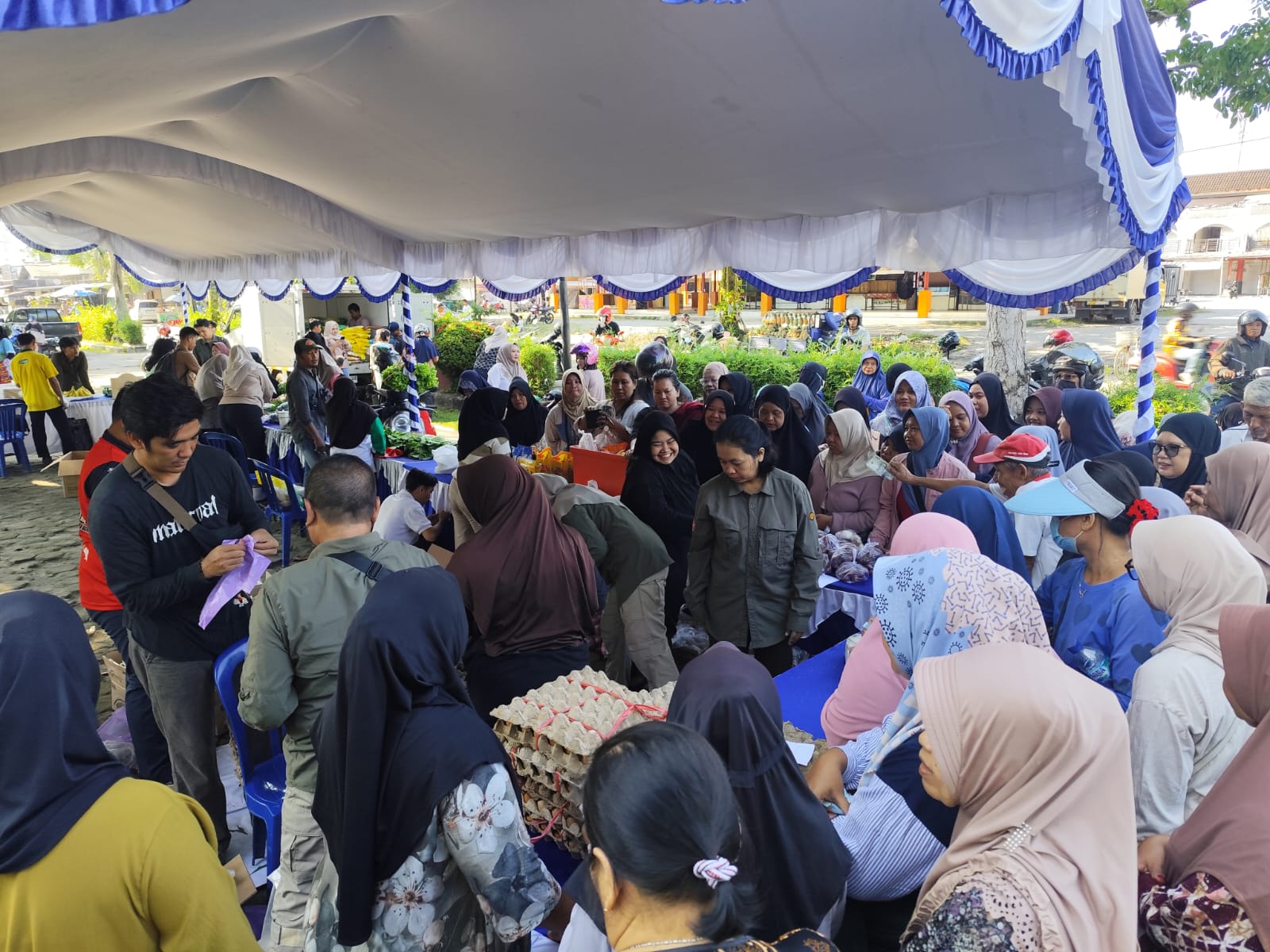 Gerakan Pangan Murah (GPM) yang digelar di Taman Kota Sampit, Rabu (30/7/2025)