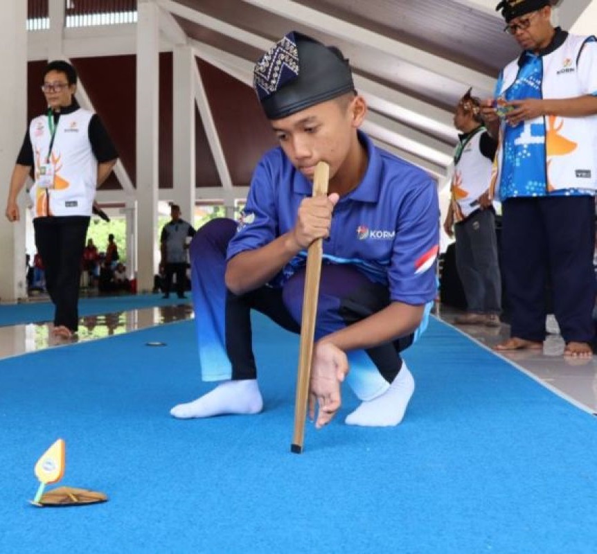 Salah satu atlet Balogo saat bertanding di FORNAS  2025, di Nusa Tenggara Barat