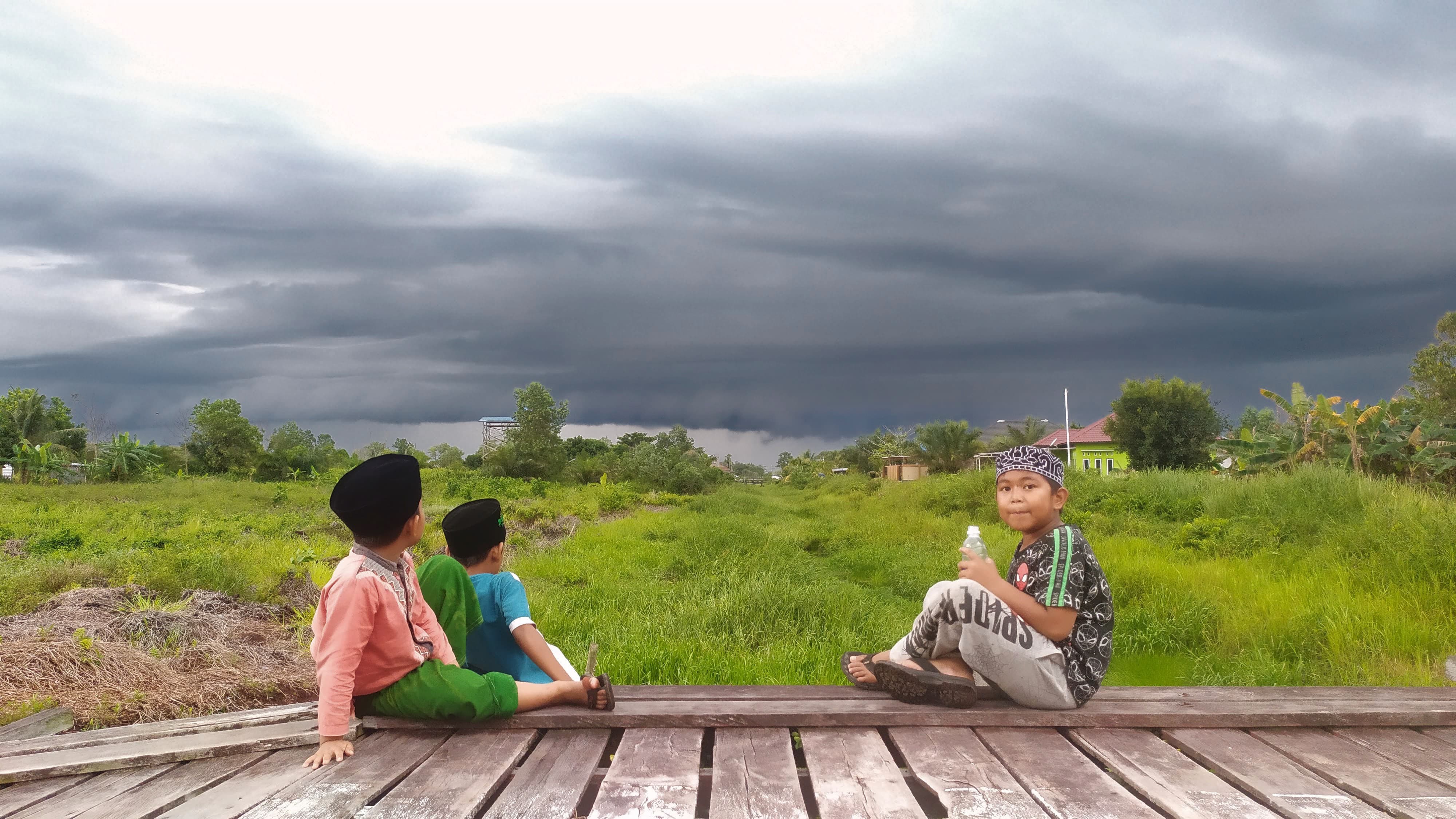 Awan mendung di atas langit Sampit, Kabupaten Kotawaringin Timur, Provinsi Kalimantan Tengah. (Dok. Usay Nor Rahmad untuk Radar Sampit)