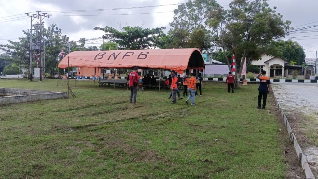 Suasana posko siaga bencana karhutla yang dibangun di halaman kantor BPBD setempat, Jumat (1/8).