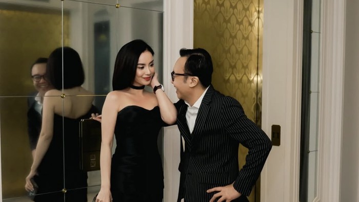 Ari Lasso dan pasangan barunya Dearly Joshua