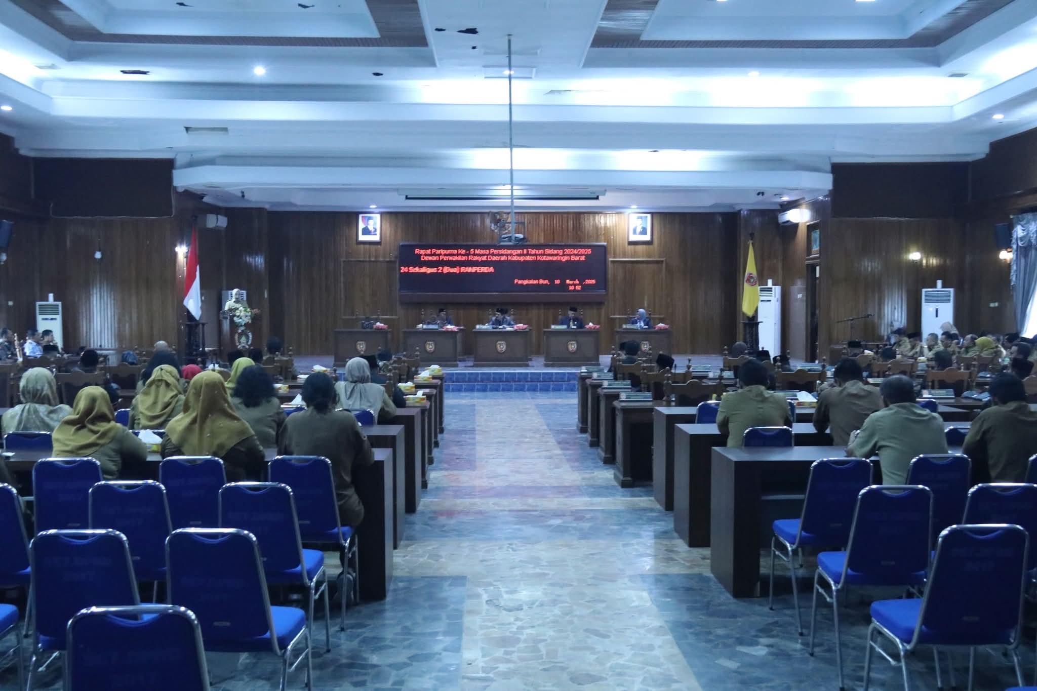 Suasana rapat paripurna DPRD Kotawaringin Barat belum lama ini.