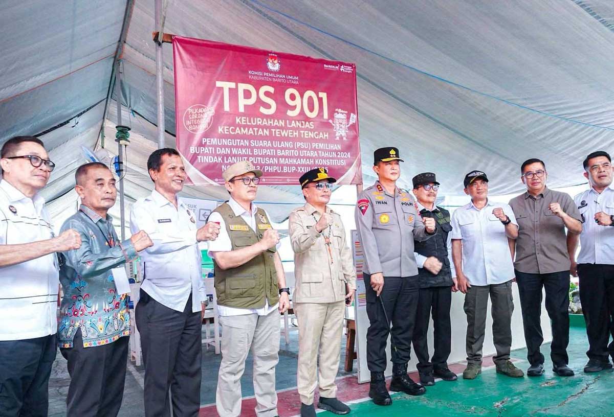 PANTAU PSU: Gubernur Kalteng Agustiar Sabran memantau pelaksanaan PSU Pilkada Barito Utara, Selasa (6/8).