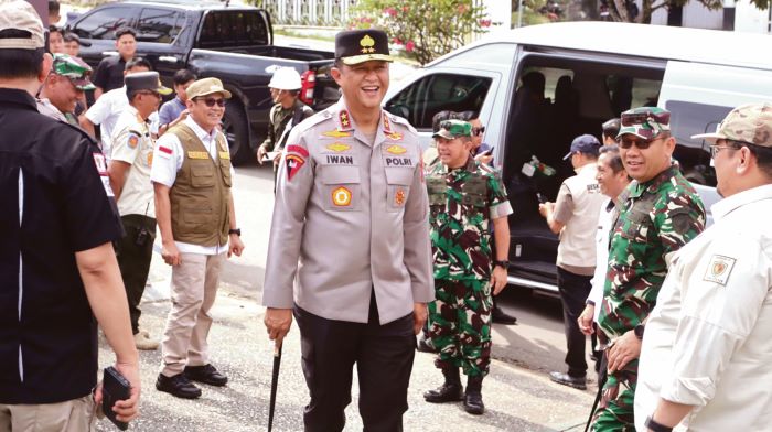 PILKADA : Kapolda Kalteng Irjen Pol Iwan Kurniawan turun langsung memantau jalannya PSU di sejumlah Tempat Pemungutan Suara (TPS) di Batara, Rabu (6/82025). FOTO: POLDA KALTENG/RADAR SAMPIT