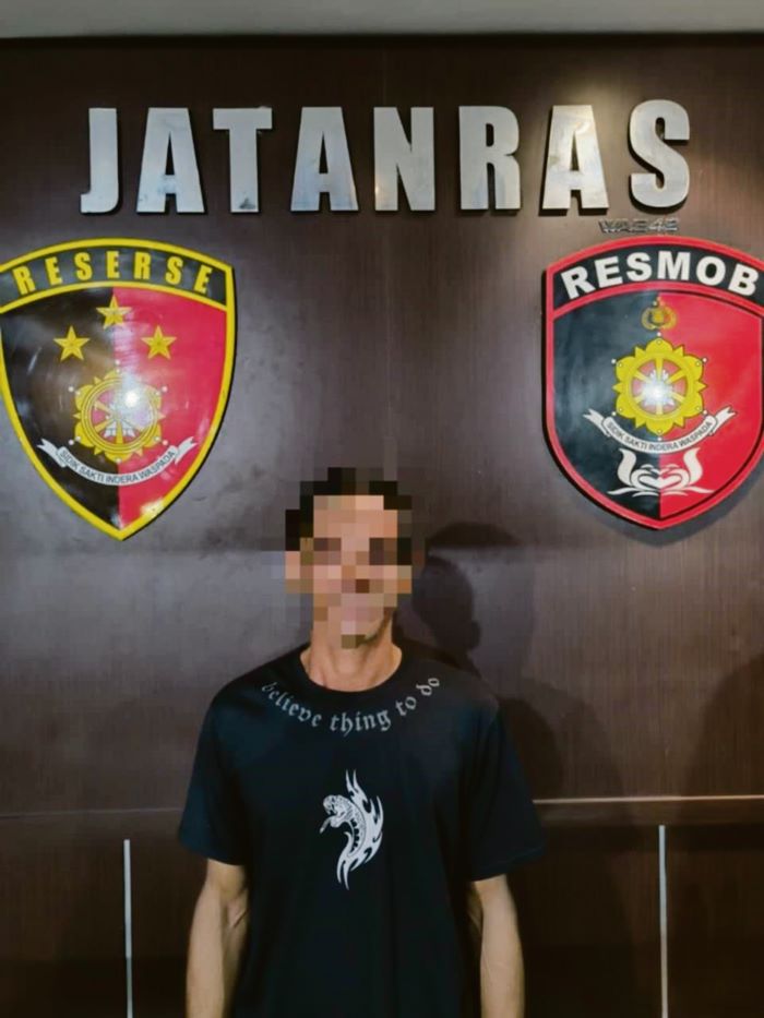 DIAMANKAN : Pelaku pencurian handphone bersama barang bukti diamankan di Polresta Palangka Raya. FOTO: POLRESTA PALANGKA RAYA/RADAR SAMPIT