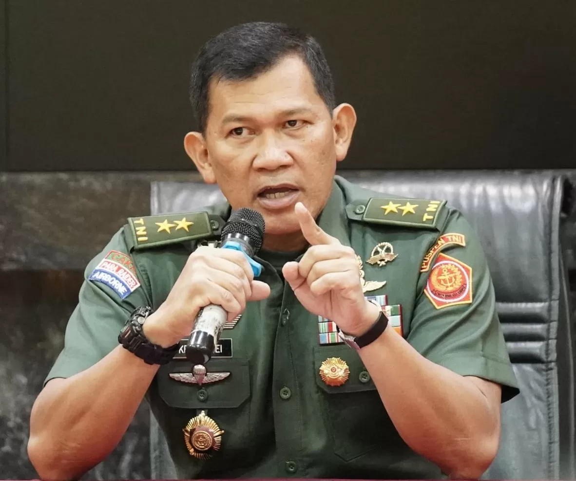 Kapuspen TNI Mayjen TNI Kristomei Sianturi menyampaikan keterangan kepada awak media di Jakarta. (Puspen TNI)