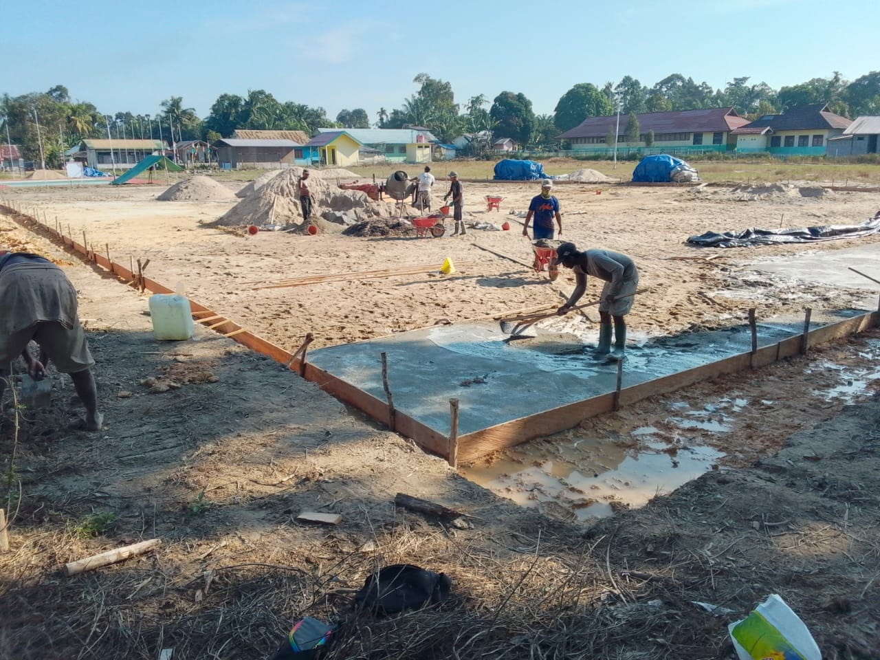 Pembangunan lapangan mini soccer di Desa Bukit Jaya Kecamatan Bulik Timur